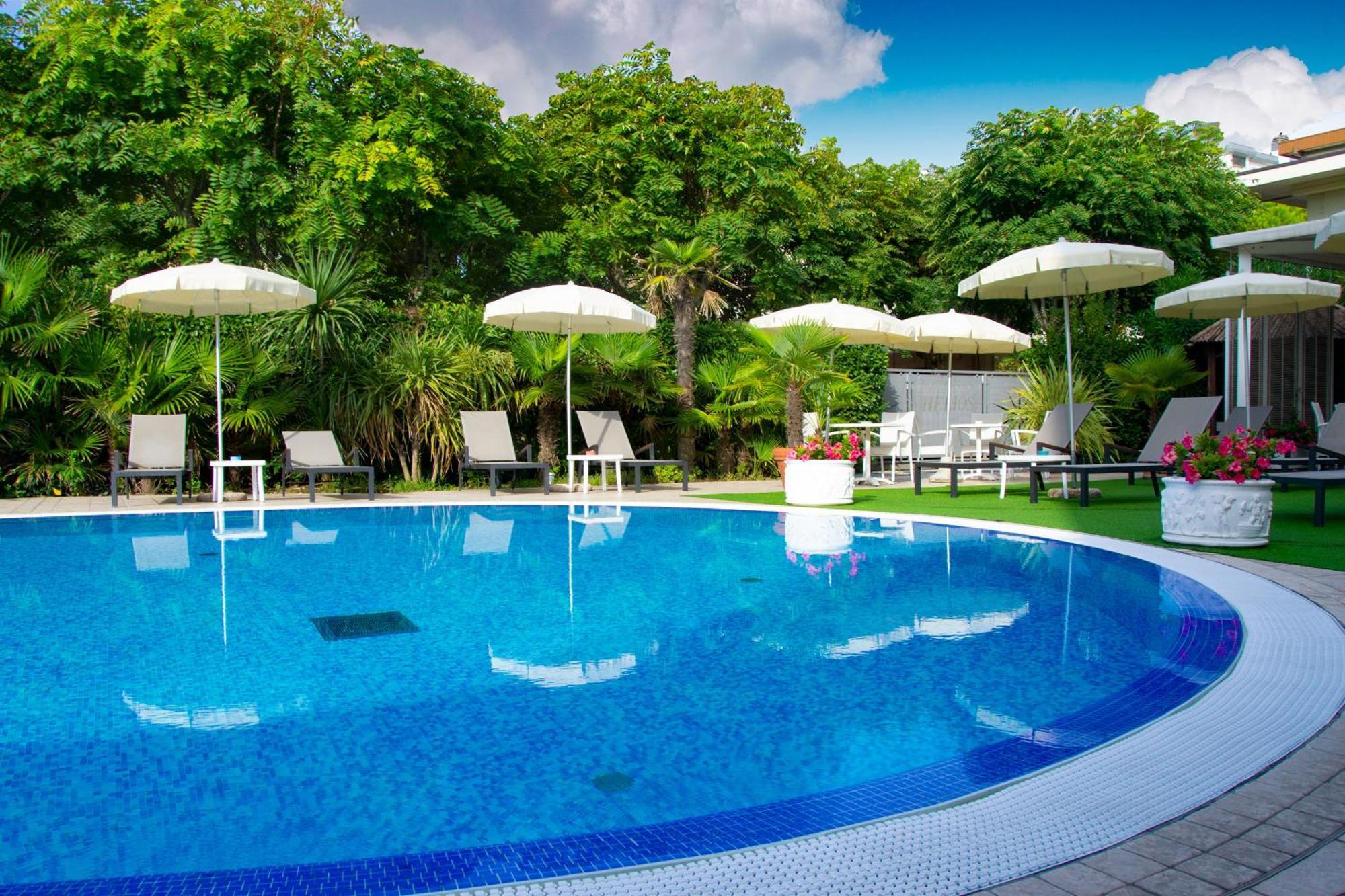 לידו די ג'סולו Hotel Helios מראה חיצוני תמונה