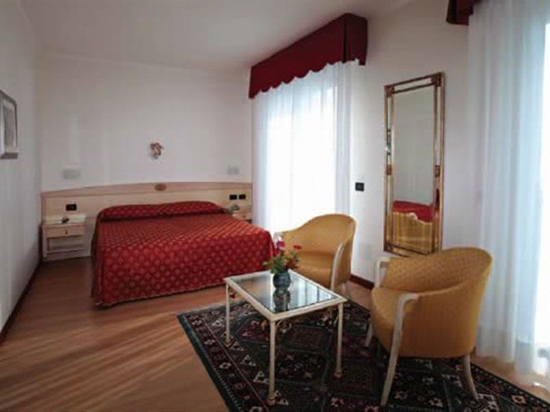 לידו די ג'סולו Hotel Helios מראה חיצוני תמונה