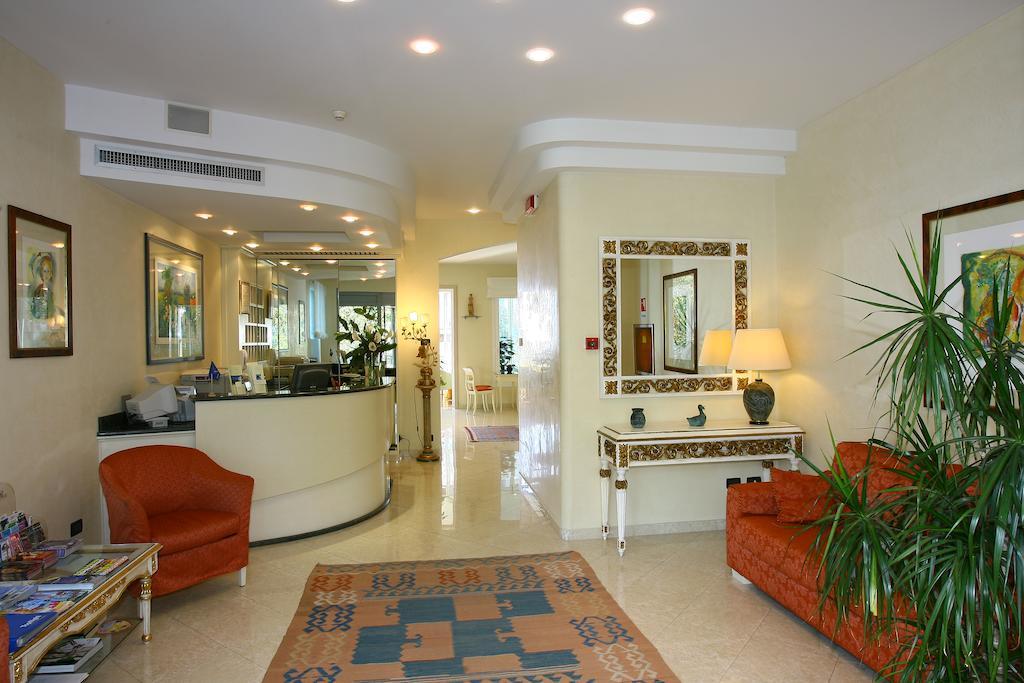לידו די ג'סולו Hotel Helios מראה חיצוני תמונה