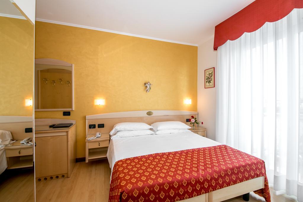 לידו די ג'סולו Hotel Helios מראה חיצוני תמונה