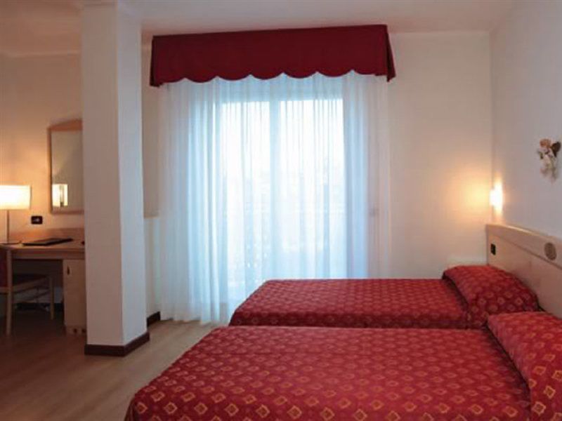 לידו די ג'סולו Hotel Helios מראה חיצוני תמונה