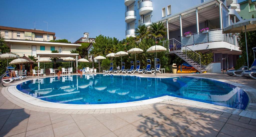 לידו די ג'סולו Hotel Helios מראה חיצוני תמונה