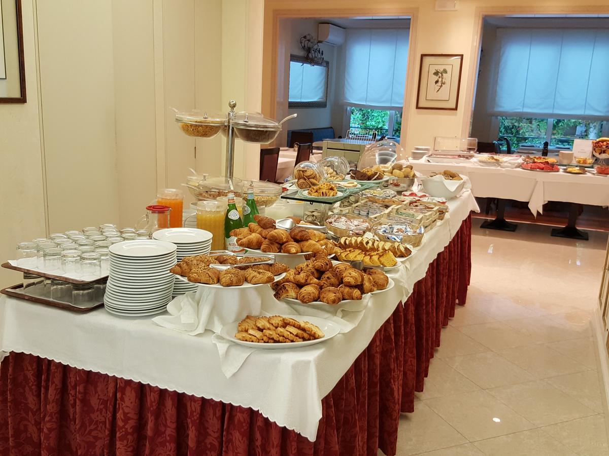 לידו די ג'סולו Hotel Helios מראה חיצוני תמונה