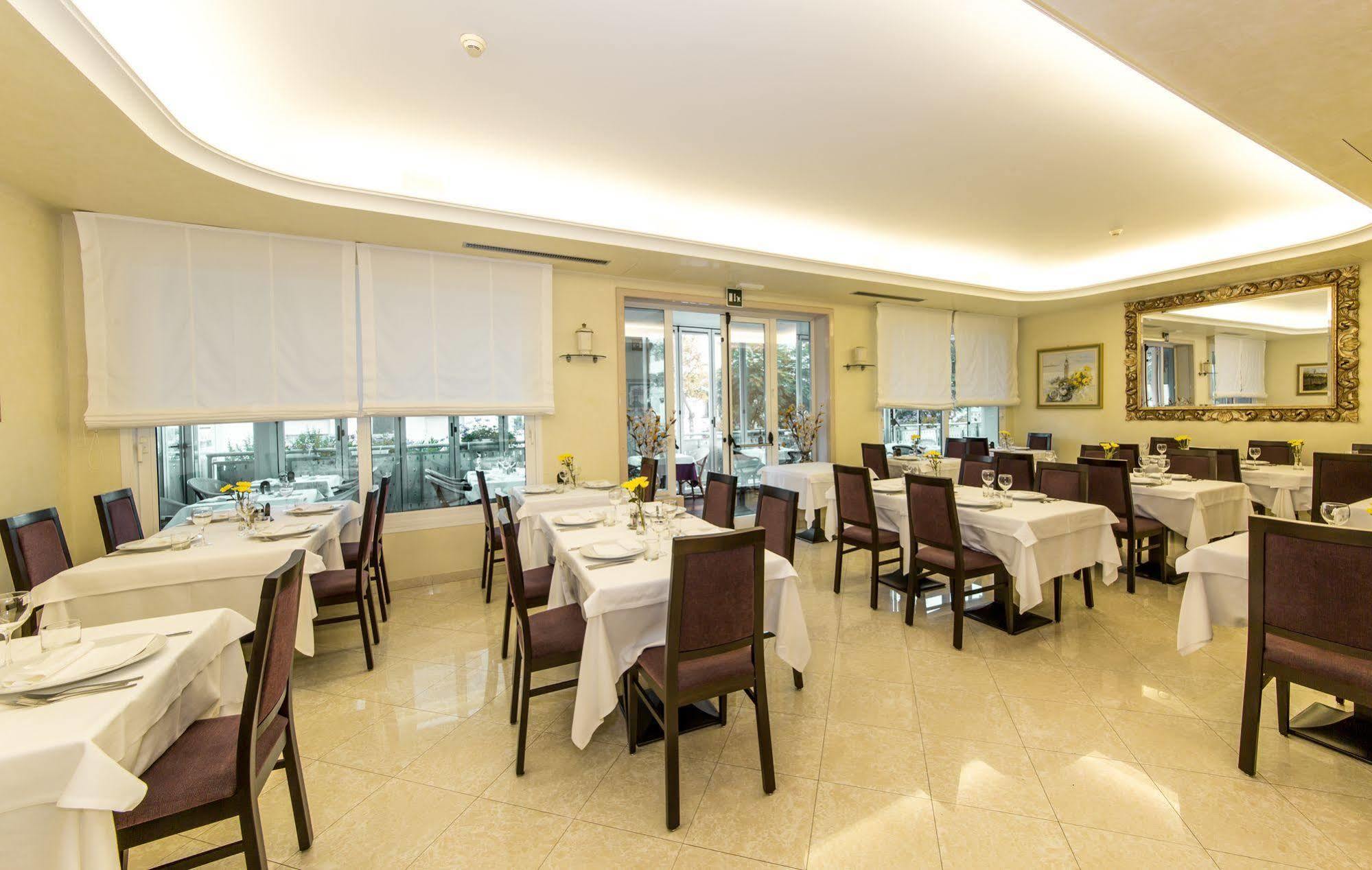 לידו די ג'סולו Hotel Helios מראה חיצוני תמונה