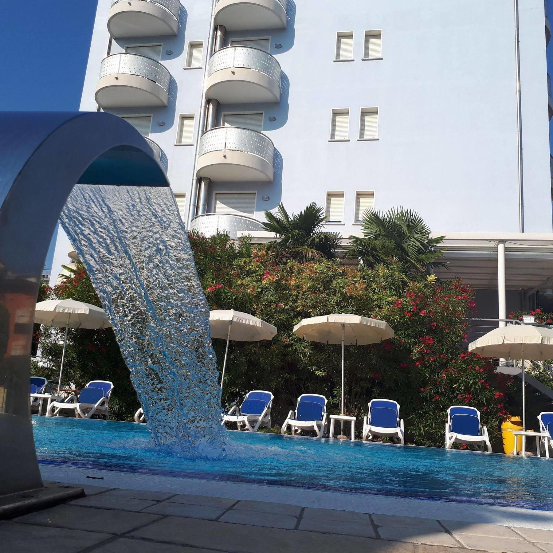 לידו די ג'סולו Hotel Helios מראה חיצוני תמונה