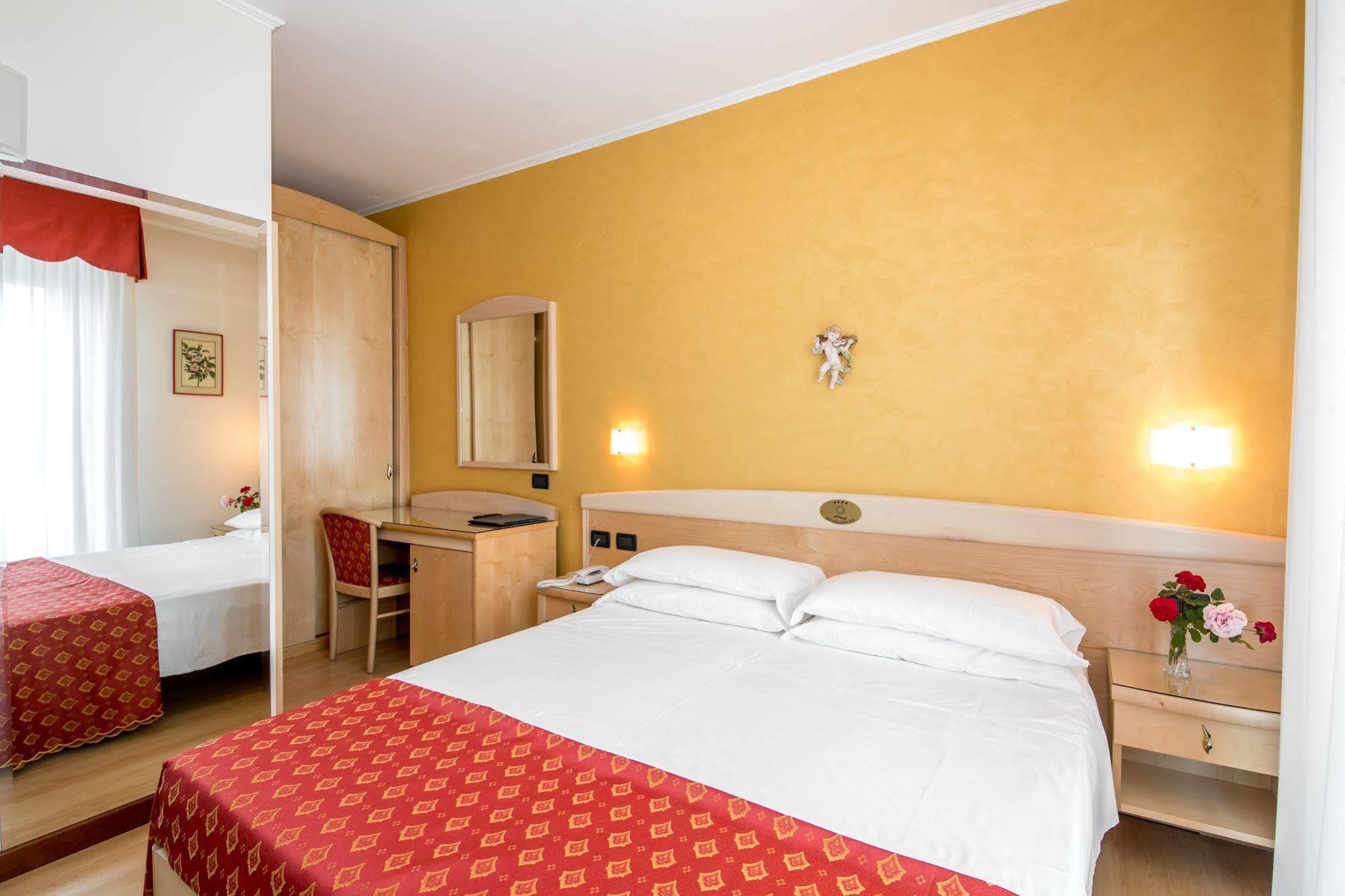לידו די ג'סולו Hotel Helios מראה חיצוני תמונה