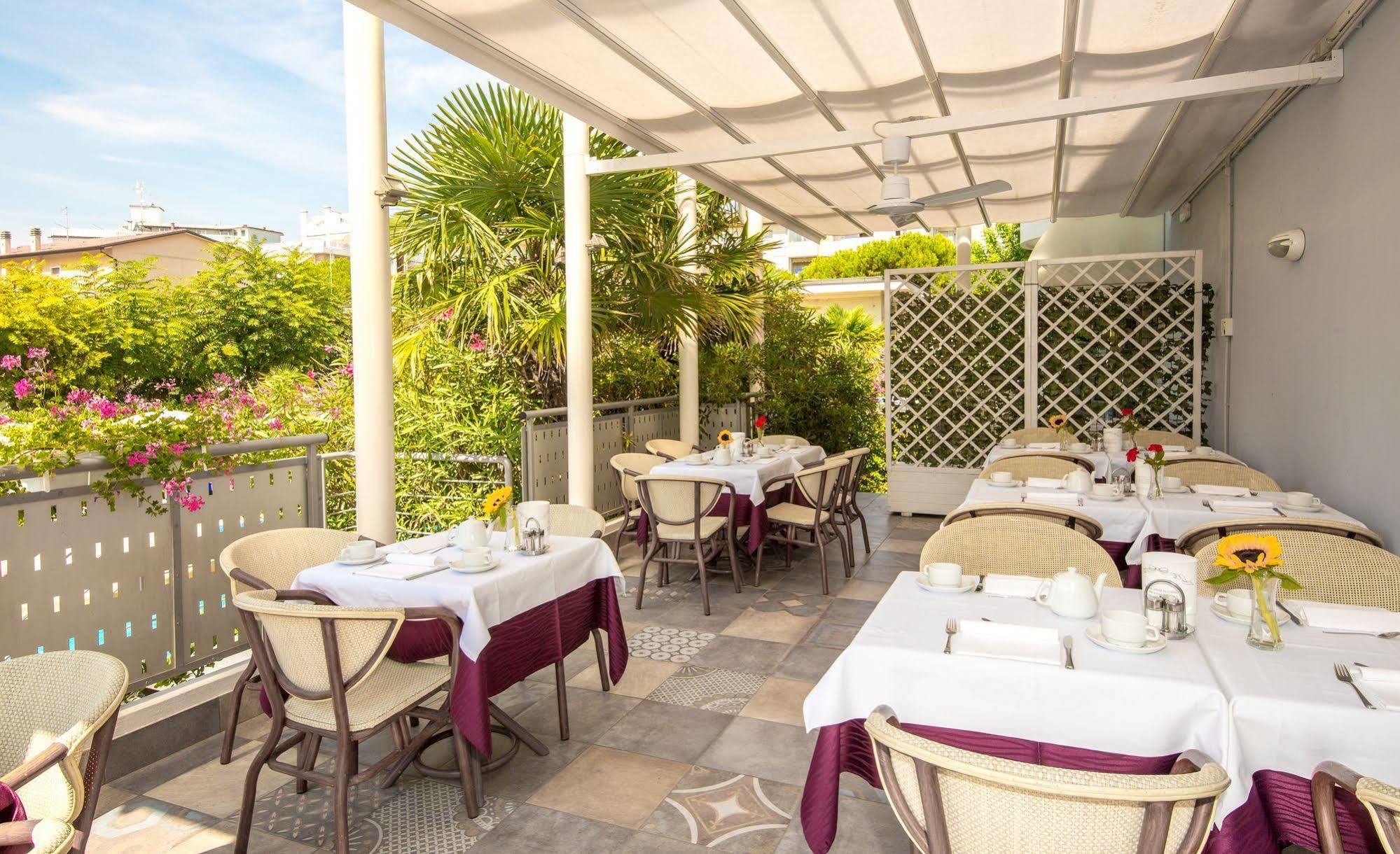 לידו די ג'סולו Hotel Helios מראה חיצוני תמונה