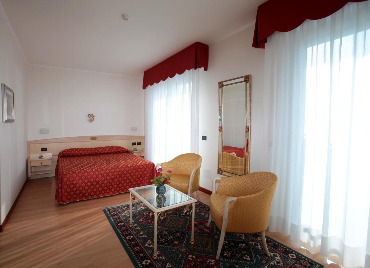 לידו די ג'סולו Hotel Helios מראה חיצוני תמונה